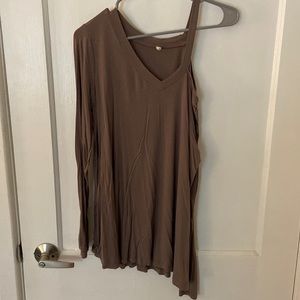 Asymmetric mushroom colored top